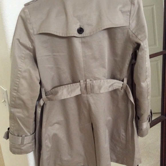 Banana Republic trench in XS. - Picture 3 of 4